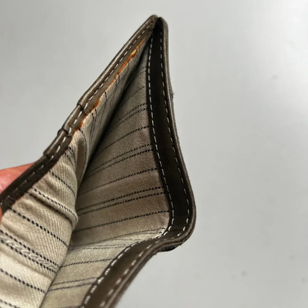 Frye Logan Small Bifold Wallet Brown Leather Zip Coin Pocket Window Distressed